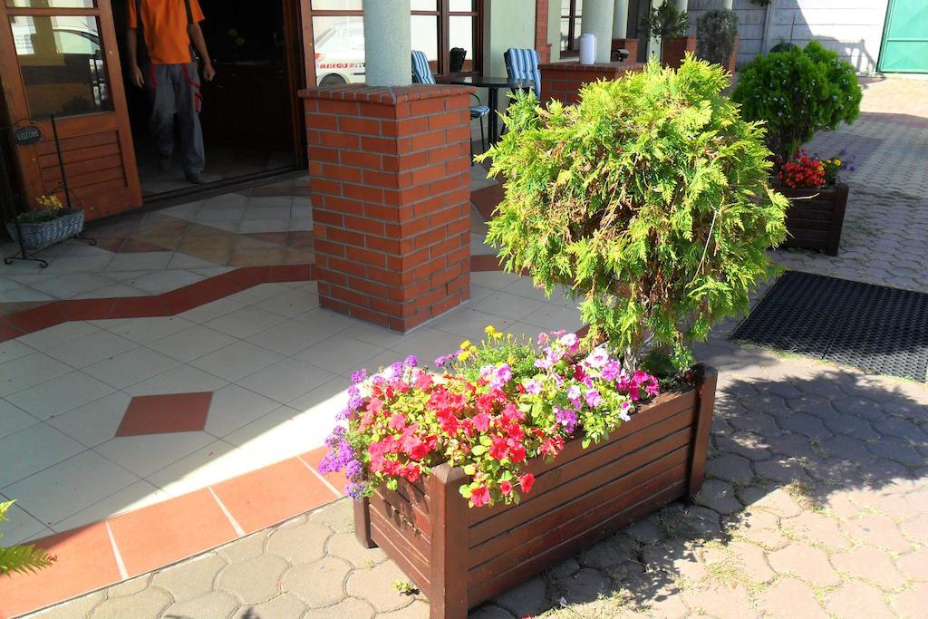 Hotel St.Florian Štúrovo エクステリア 写真