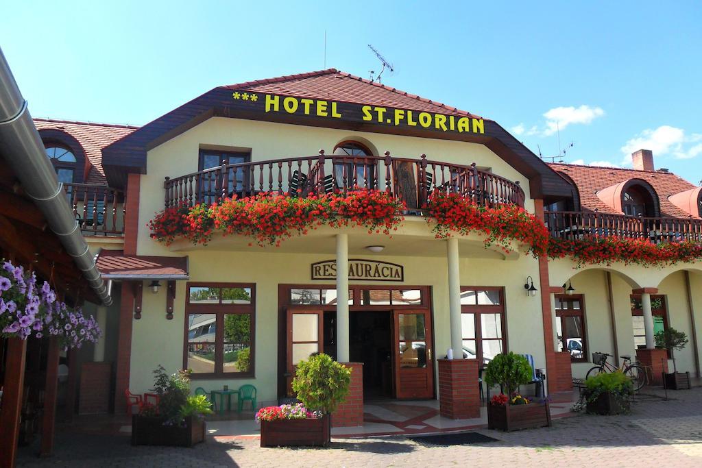 Hotel St.Florian Štúrovo エクステリア 写真