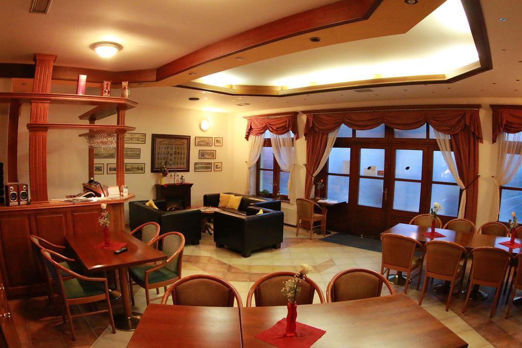 Hotel St.Florian Štúrovo エクステリア 写真