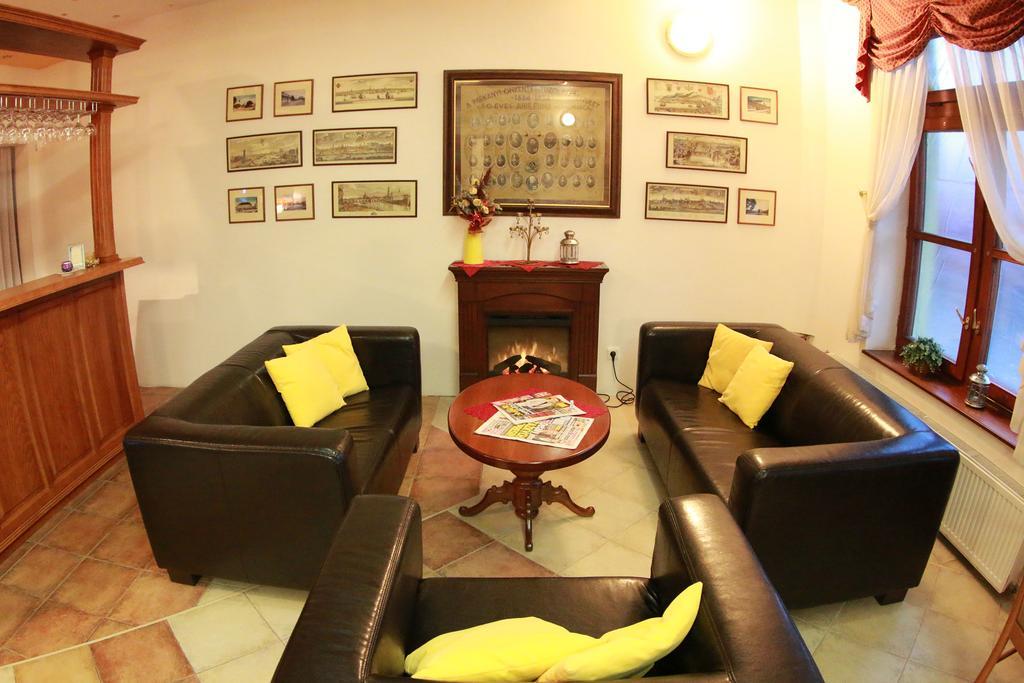 Hotel St.Florian Štúrovo エクステリア 写真