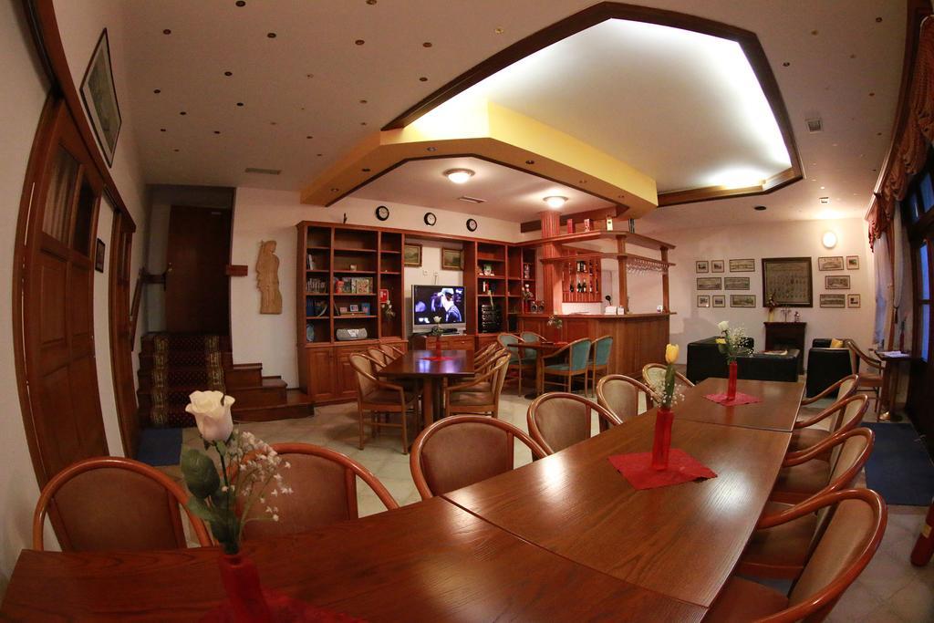 Hotel St.Florian Štúrovo エクステリア 写真