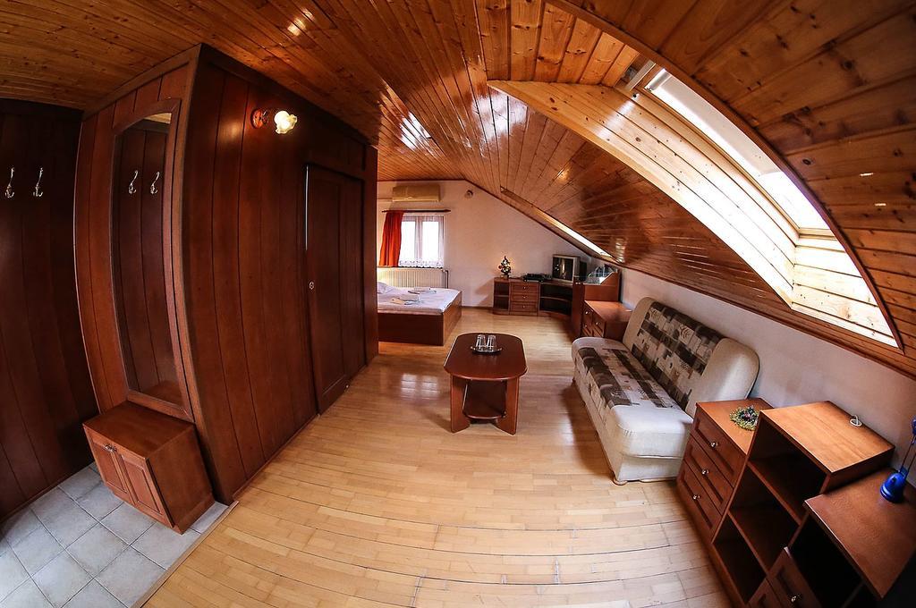 Hotel St.Florian Štúrovo エクステリア 写真