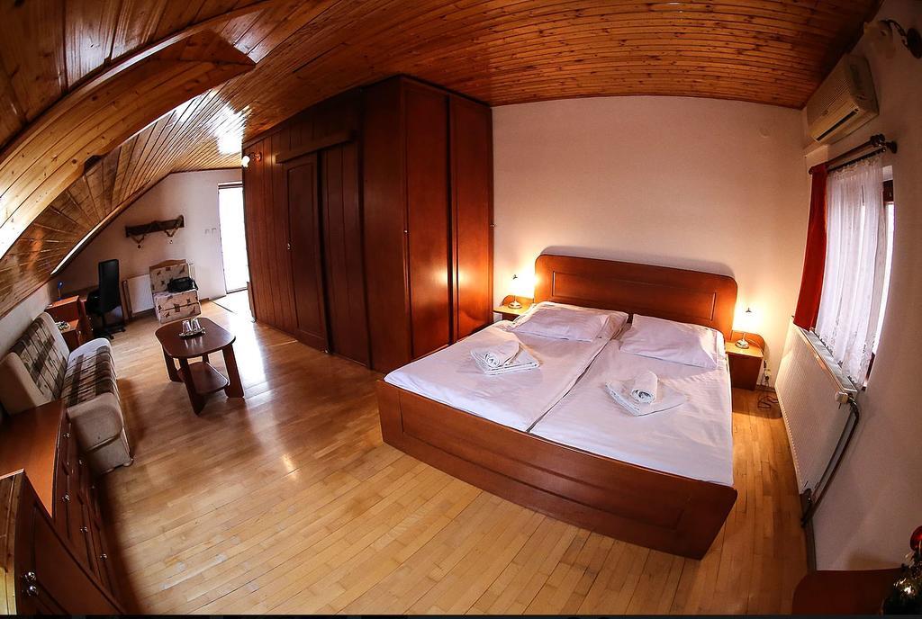 Hotel St.Florian Štúrovo エクステリア 写真