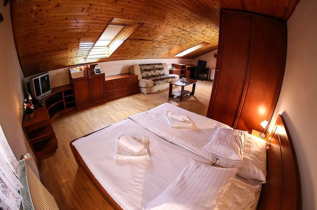 Hotel St.Florian Štúrovo エクステリア 写真