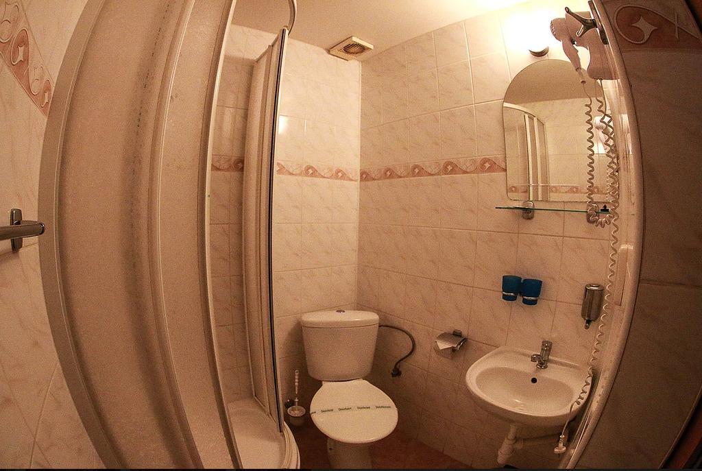 Hotel St.Florian Štúrovo エクステリア 写真