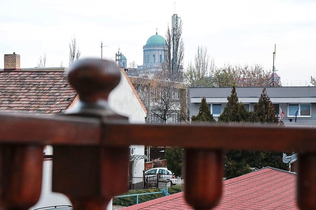 Hotel St.Florian Štúrovo エクステリア 写真