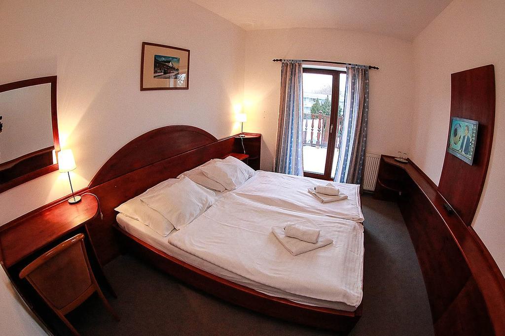 Hotel St.Florian Štúrovo エクステリア 写真